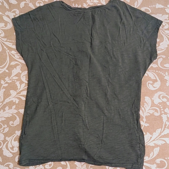 Old Navy Maternity EveryWear Twist-Hem T-Shirt - Picture 2 of 10
